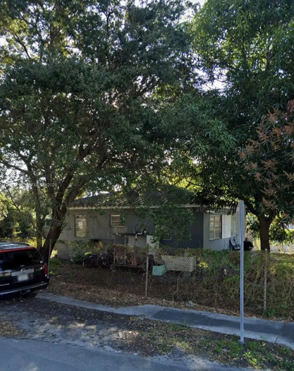 3300 NW 50th St Miami, FL 33142
