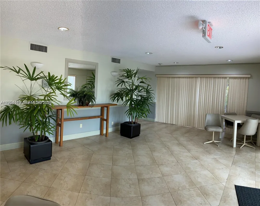 7900 Camino Cir #403 Miami, FL 33143