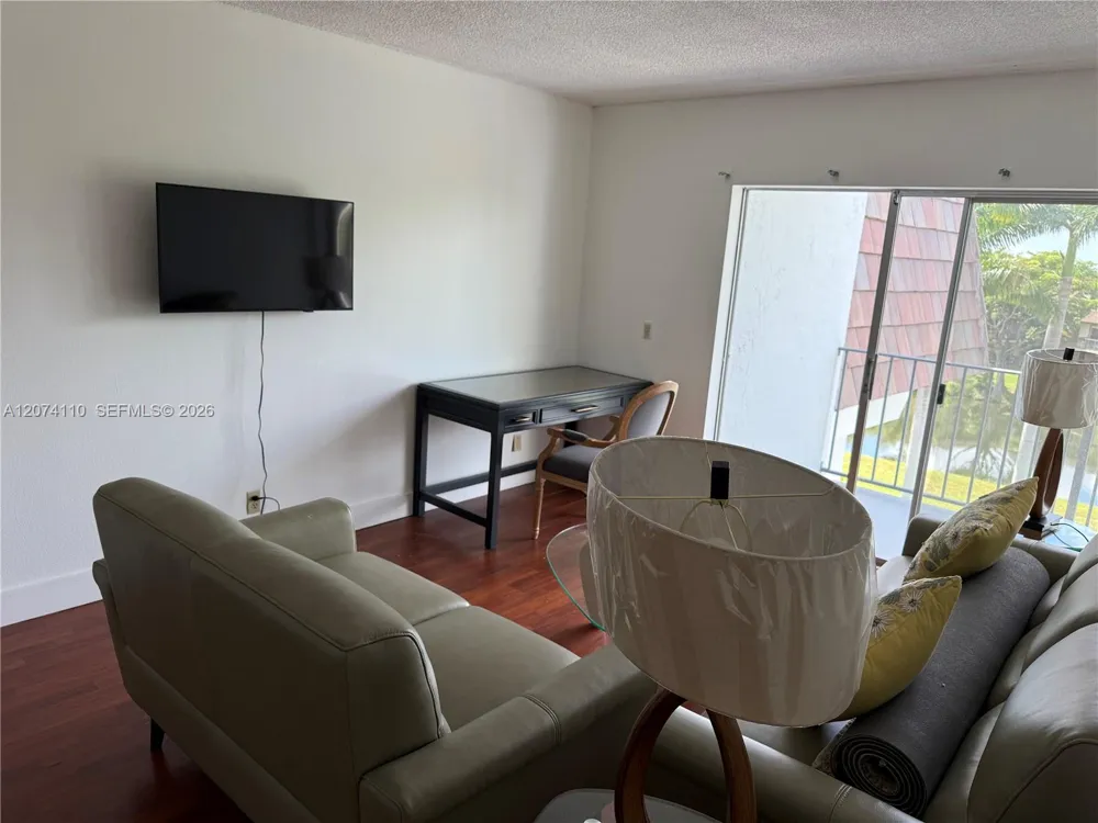 7900 Camino Cir #403 Miami, FL 33143