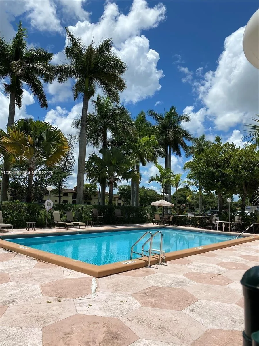 7900 Camino Cir #403 Miami, FL 33143