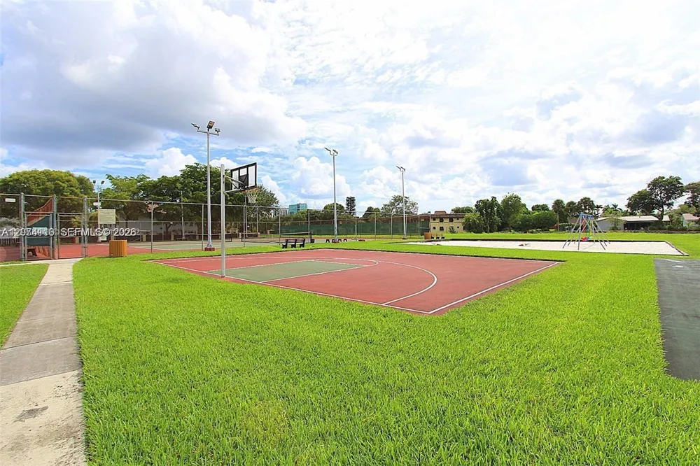 7900 Camino Cir #403 Miami, FL 33143