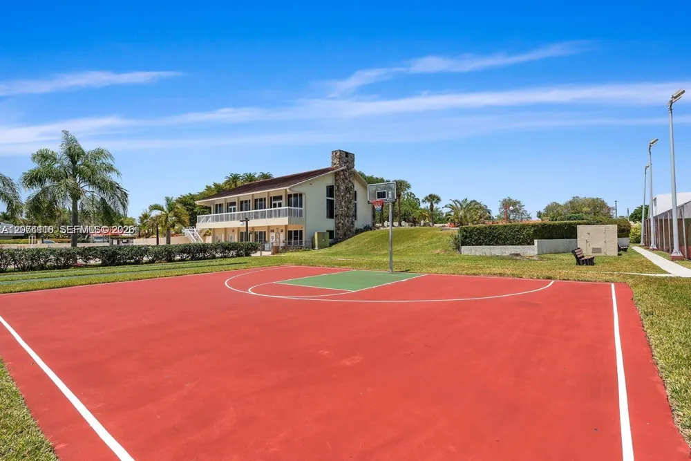 7900 Camino Cir #403 Miami, FL 33143