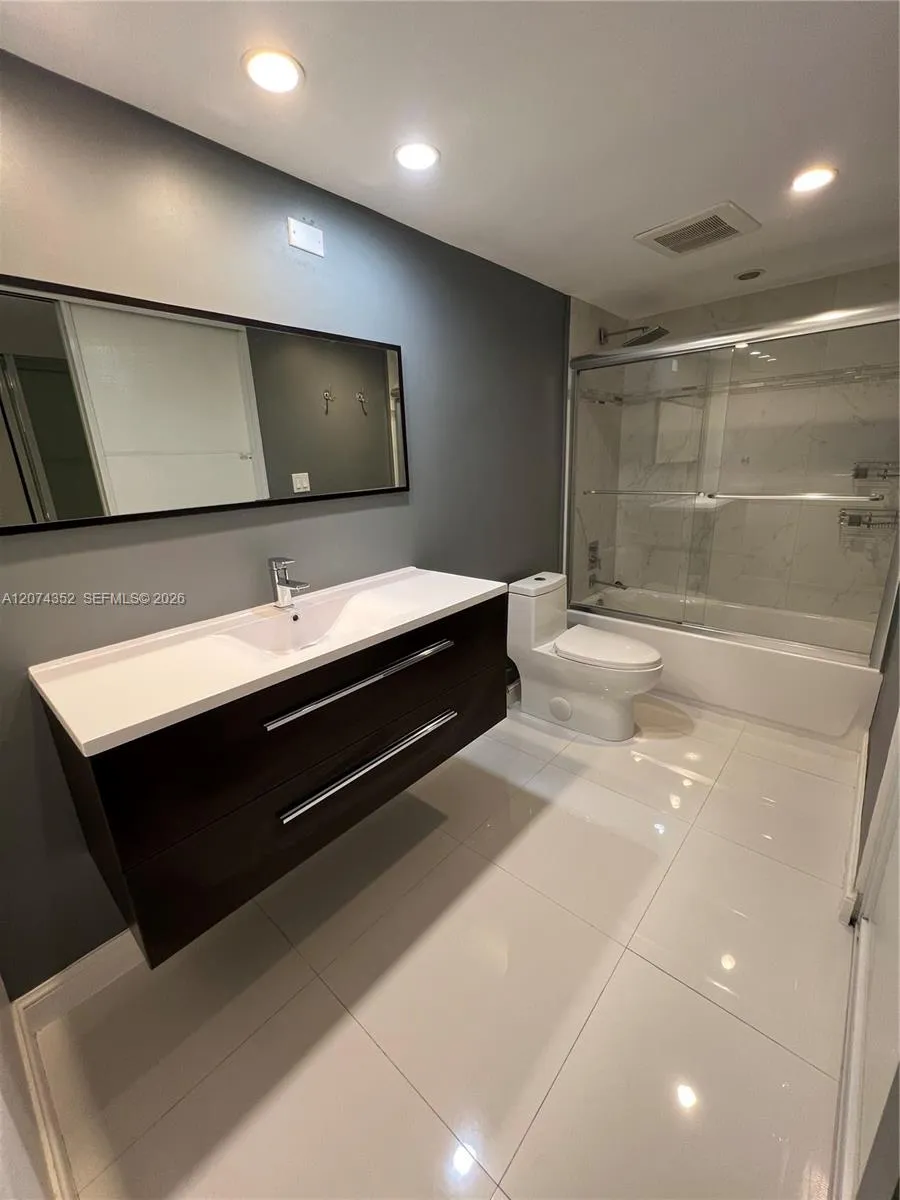 3375 Country Club Dr #1408 Aventura, FL 33180