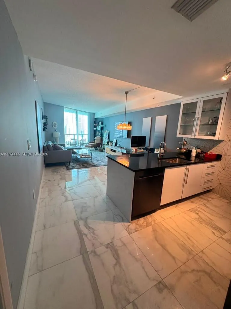 1900 Bayshore Dr #2308 Miami, FL 33132