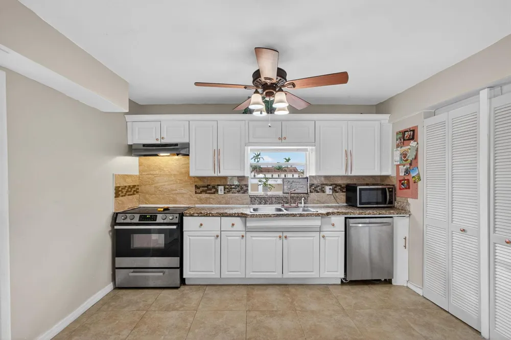 1136 W 7th Street Riviera Beach, FL 33404
