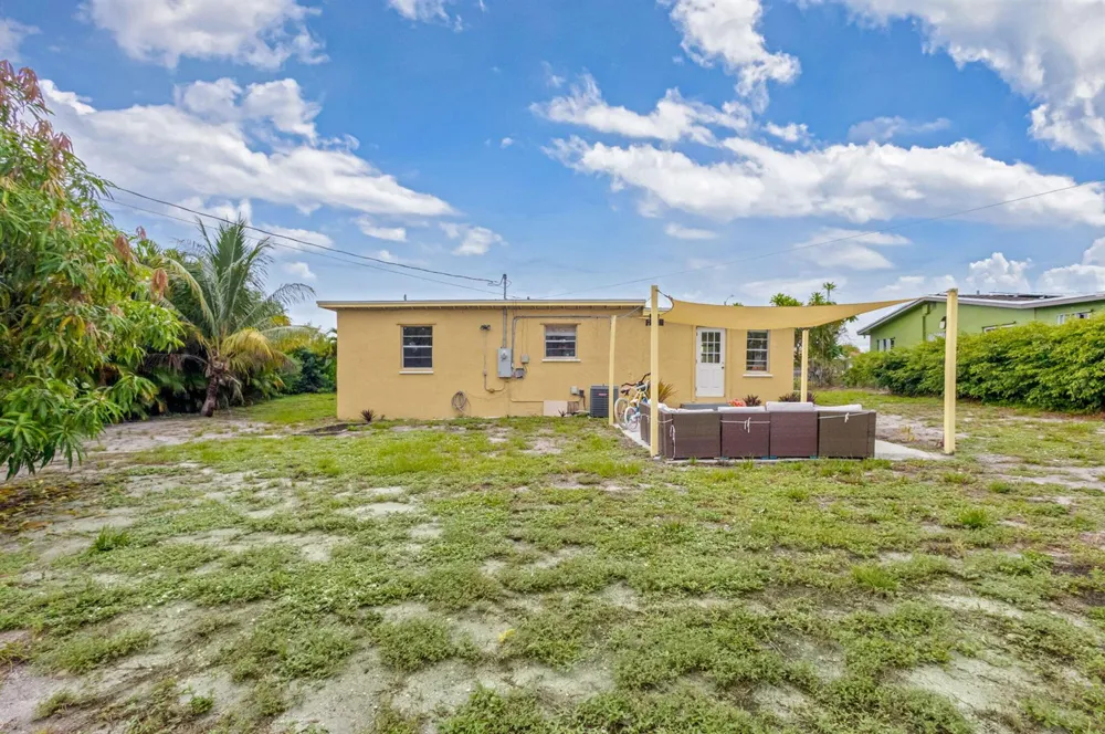 1136 W 7th Street Riviera Beach, FL 33404
