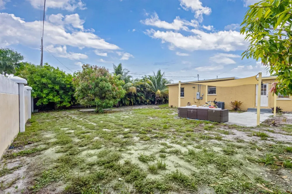 1136 W 7th Street Riviera Beach, FL 33404
