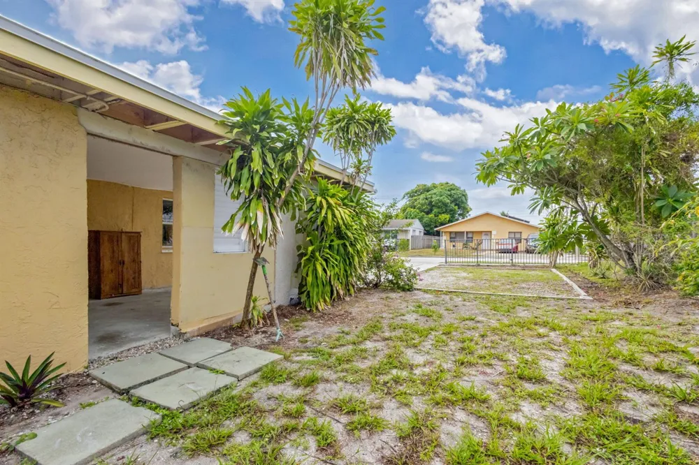 1136 W 7th Street Riviera Beach, FL 33404