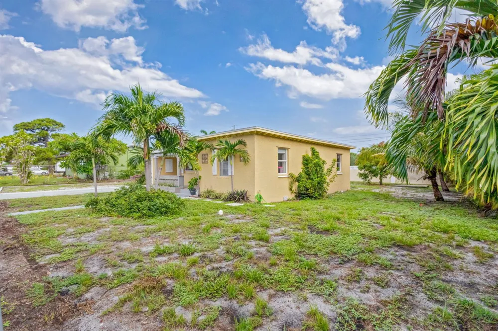 1136 W 7th Street Riviera Beach, FL 33404