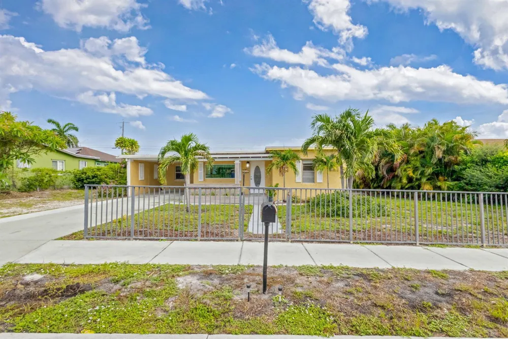 1136 W 7th Street Riviera Beach, FL 33404