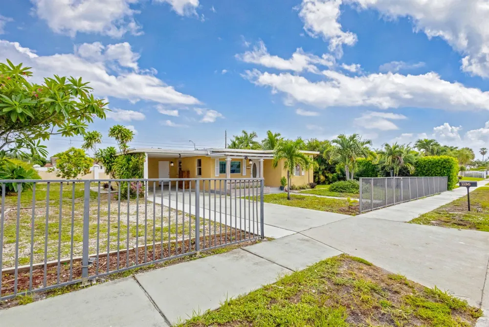 1136 W 7th Street Riviera Beach, FL 33404