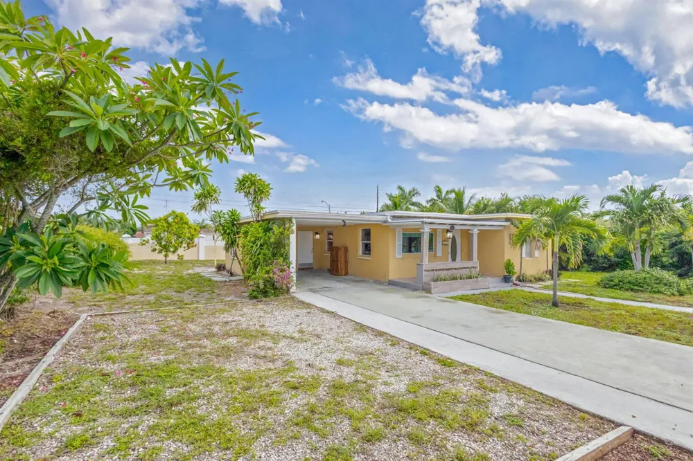 1136 W 7th Street Riviera Beach, FL 33404