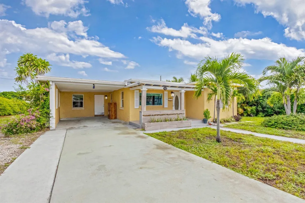 1136 W 7th Street Riviera Beach, FL 33404