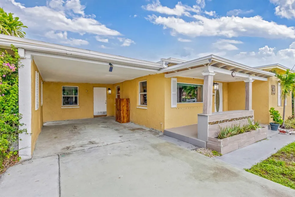 1136 W 7th Street Riviera Beach, FL 33404