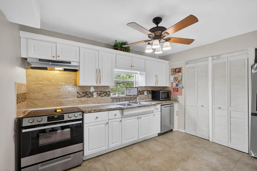 1136 W 7th Street Riviera Beach, FL 33404