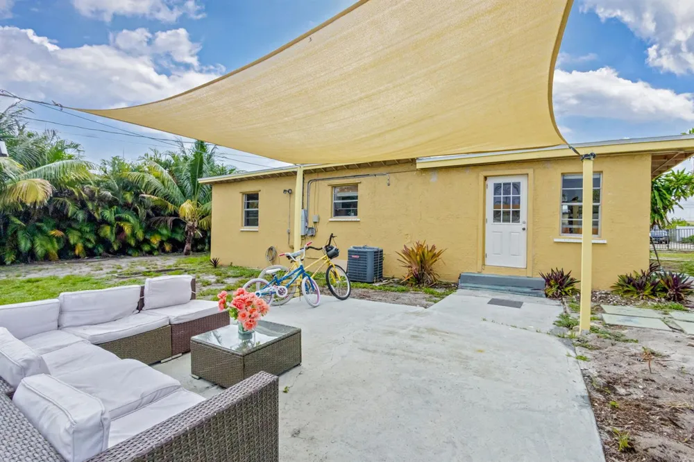 1136 W 7th Street Riviera Beach, FL 33404