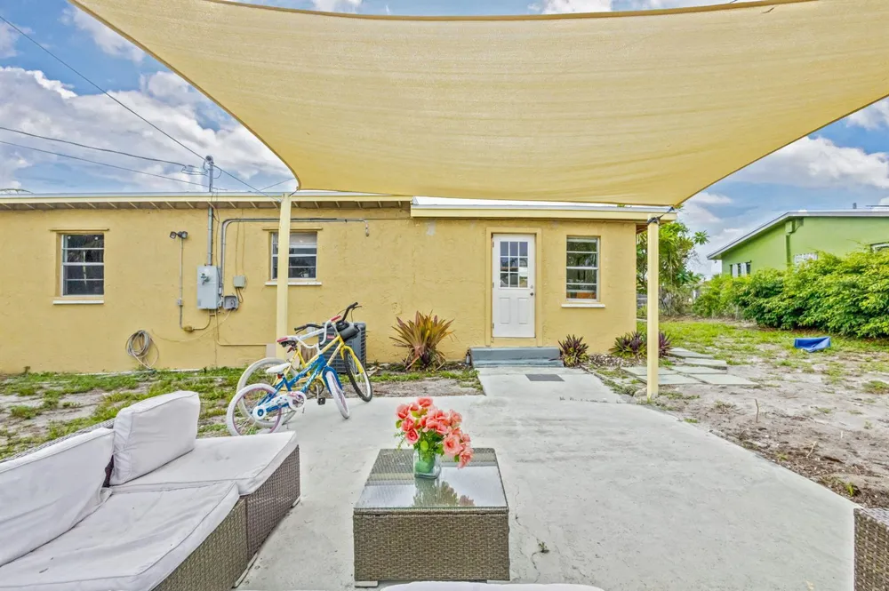 1136 W 7th Street Riviera Beach, FL 33404