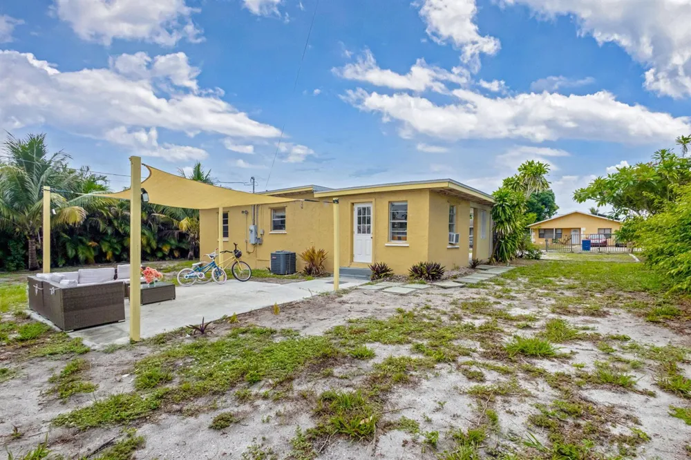 1136 W 7th Street Riviera Beach, FL 33404