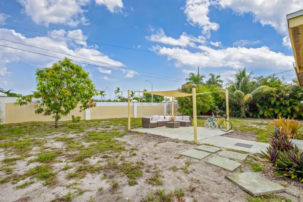 1136 W 7th Street Riviera Beach, FL 33404