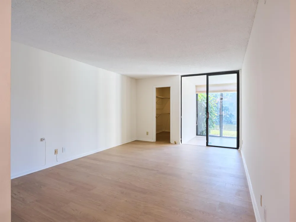 5250 Woodland Lakes Drive #130 Palm Beach Gardens, FL 33418