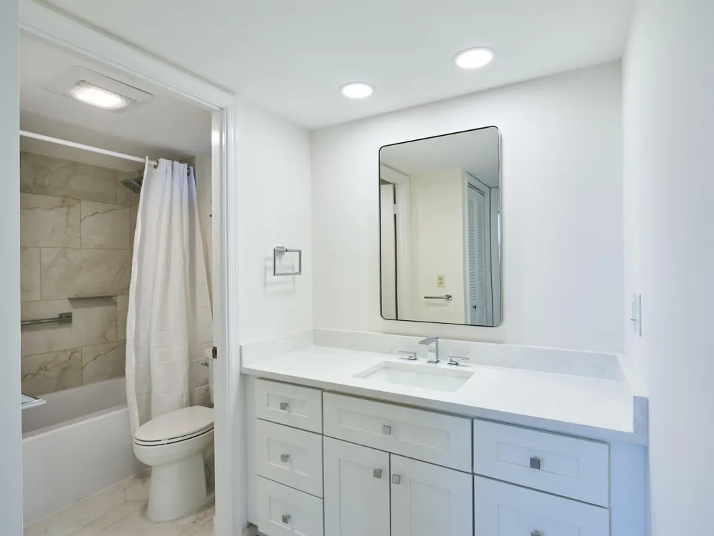 5250 Woodland Lakes Drive #130 Palm Beach Gardens, FL 33418