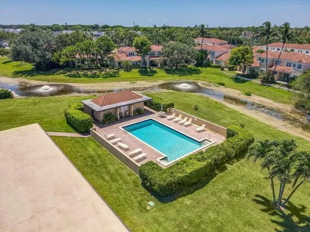 5250 Woodland Lakes Drive #130 Palm Beach Gardens, FL 33418