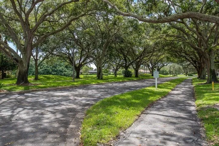 5250 Woodland Lakes Drive #130 Palm Beach Gardens, FL 33418