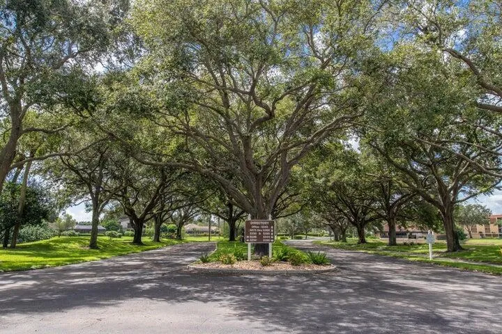5250 Woodland Lakes Drive #130 Palm Beach Gardens, FL 33418