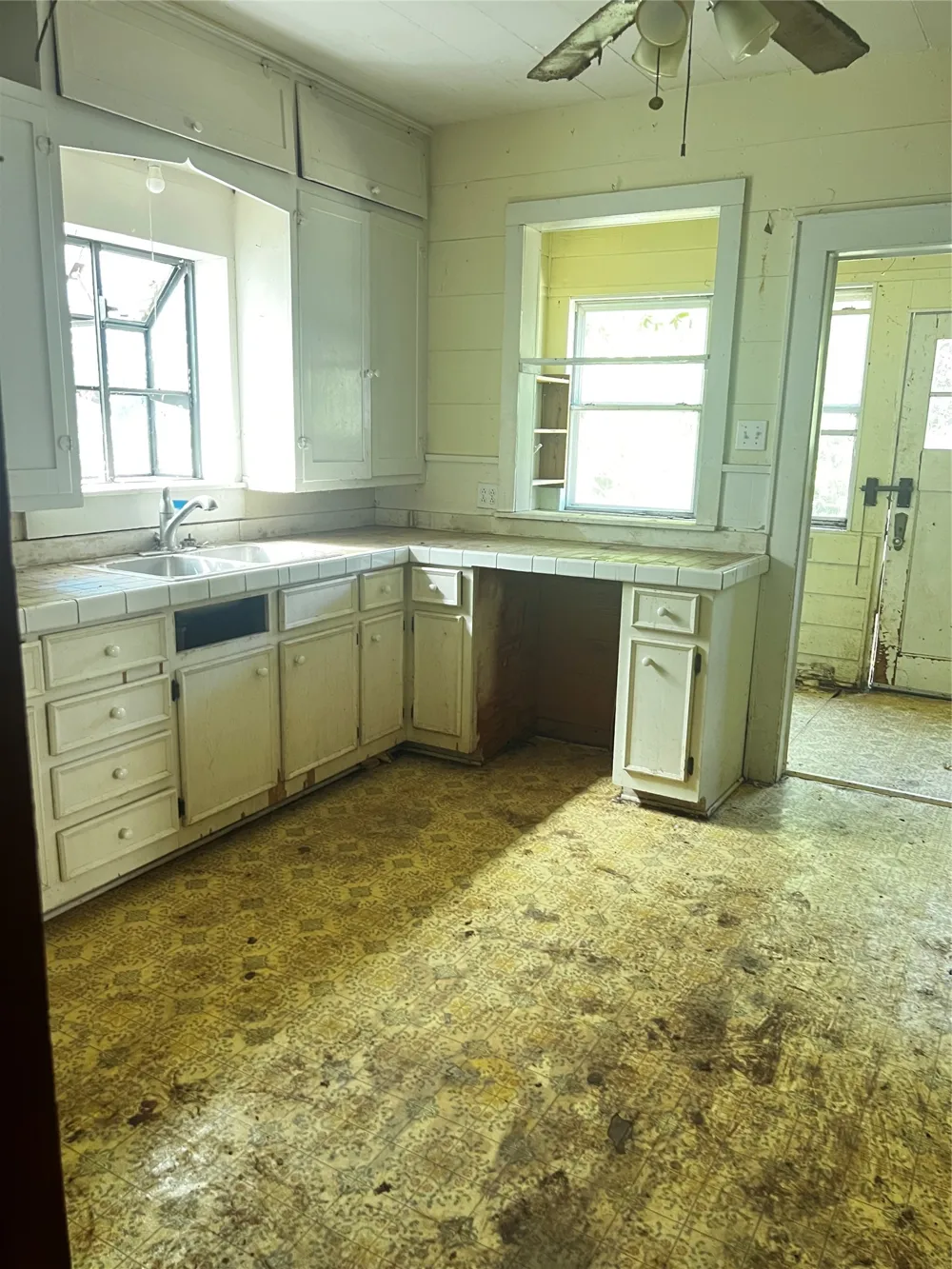 1011 W Walker Street Denison, TX 75020