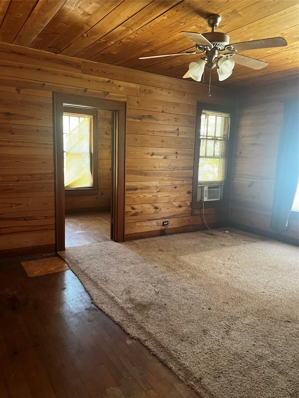 1011 W Walker Street Denison, TX 75020