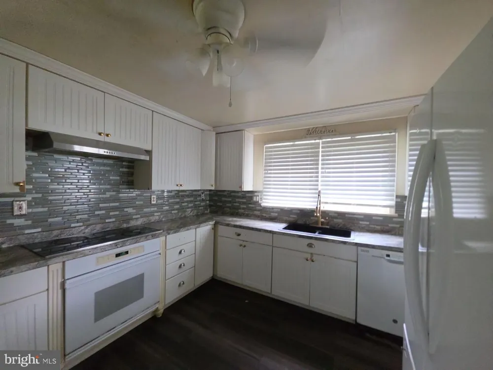 628 MAIN Leesburg, NJ 08327
