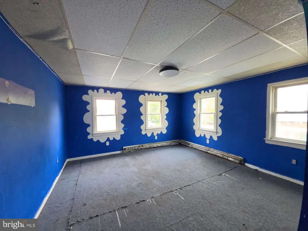 628 MAIN Leesburg, NJ 08327