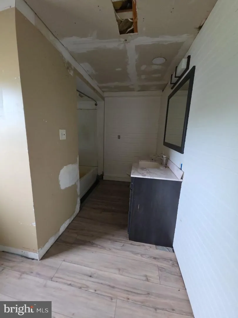 628 MAIN Leesburg, NJ 08327