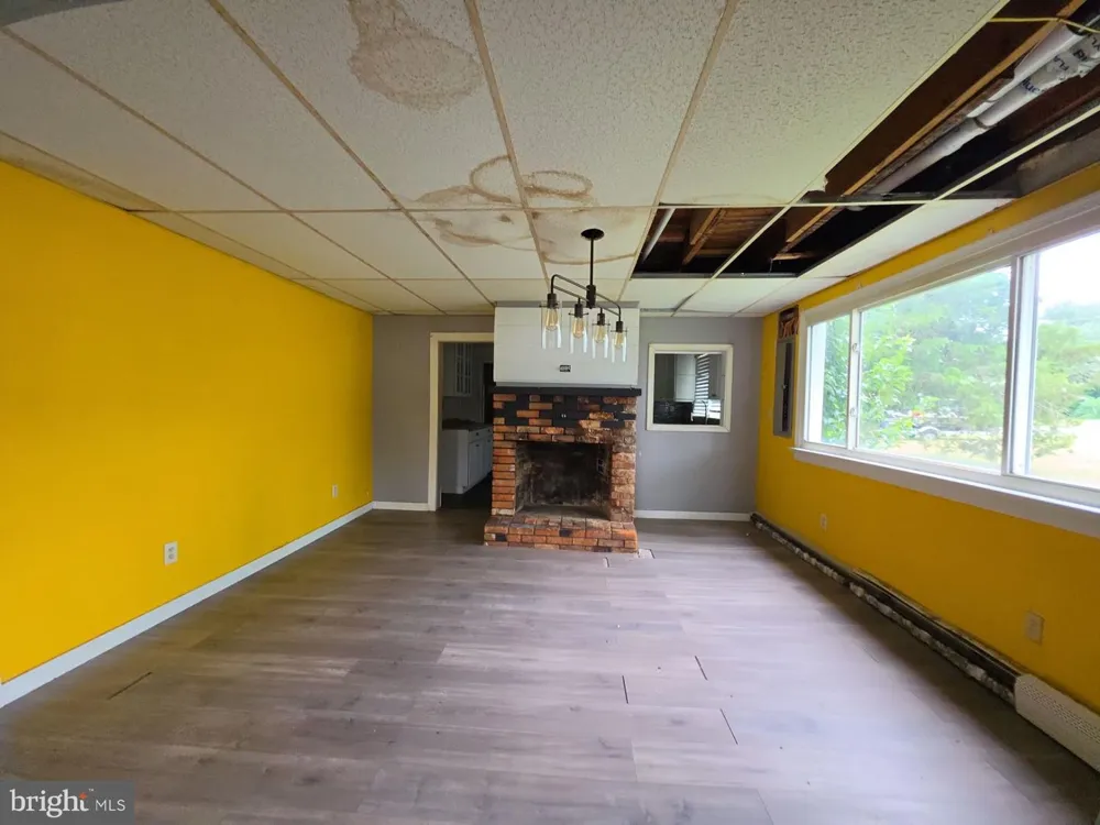 628 MAIN Leesburg, NJ 08327