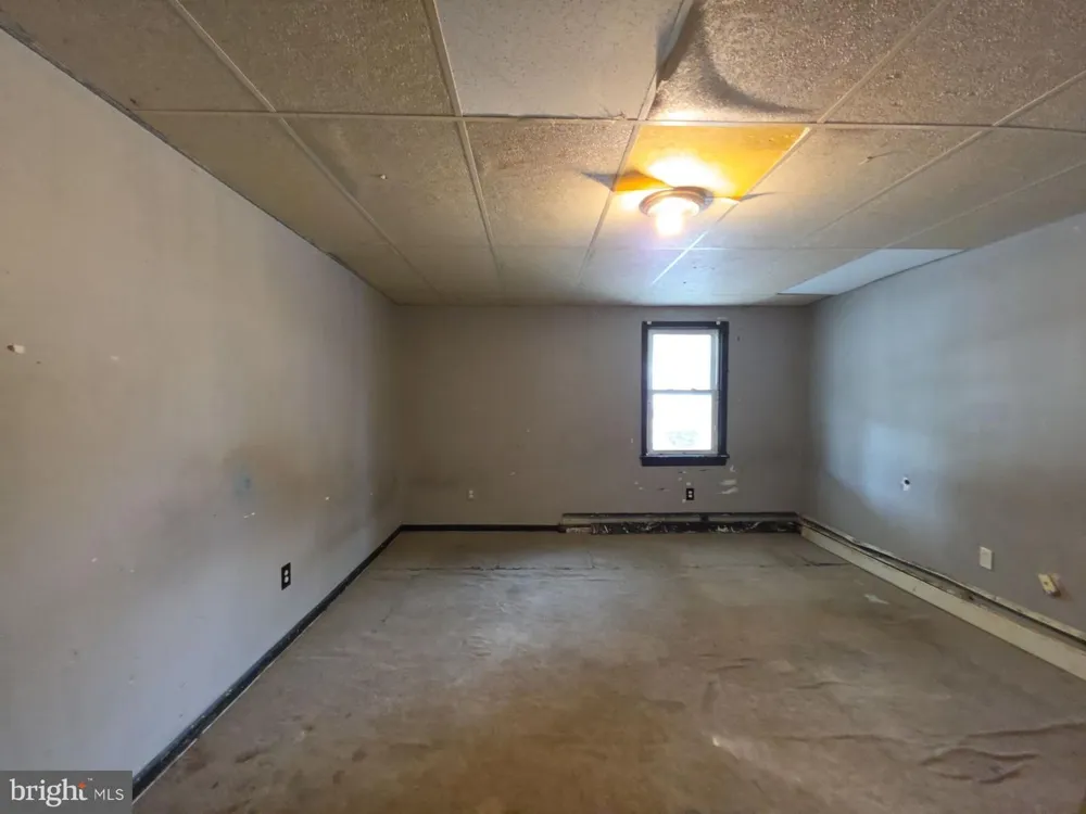 628 MAIN Leesburg, NJ 08327
