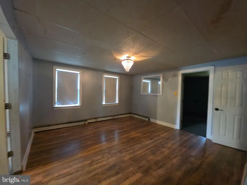 628 MAIN Leesburg, NJ 08327