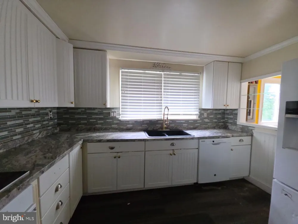 628 MAIN Leesburg, NJ 08327