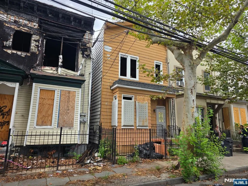92 Garside Street Newark, NJ 07104