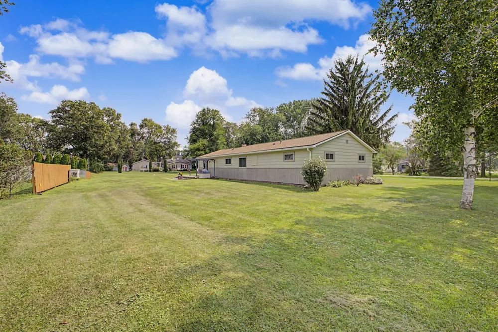7676 Southmoor Drive Monroe, MI 48161