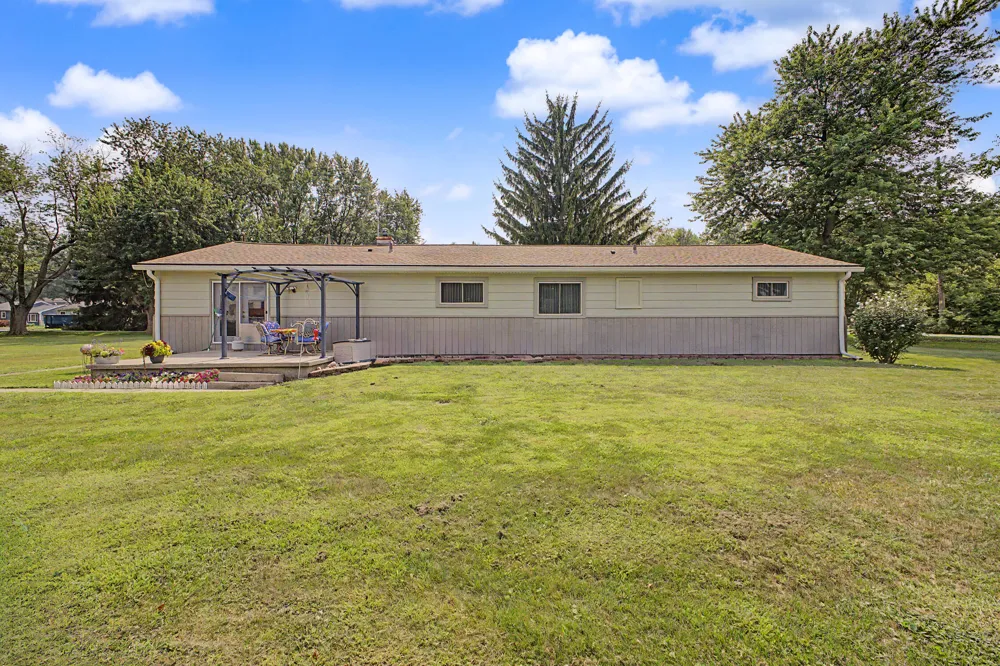 7676 Southmoor Drive Monroe, MI 48161