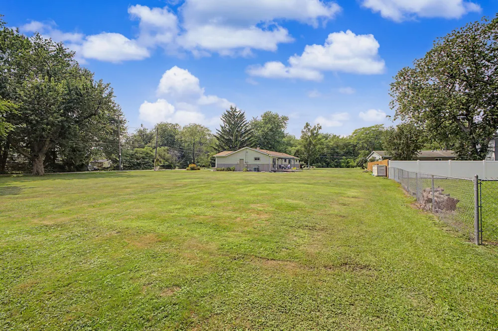 7676 Southmoor Drive Monroe, MI 48161