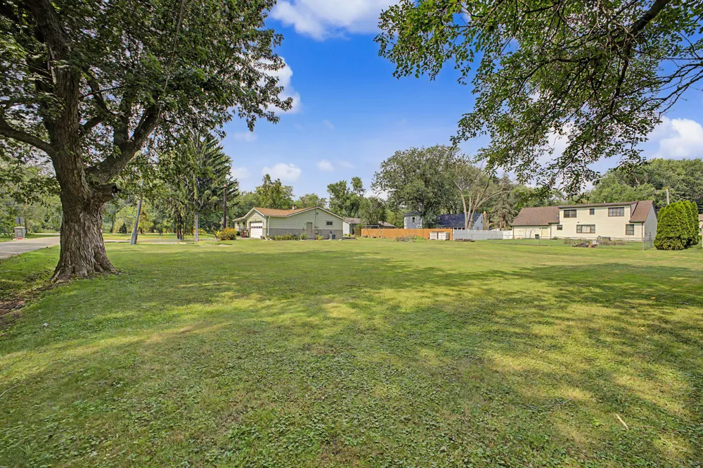 7676 Southmoor Drive Monroe, MI 48161
