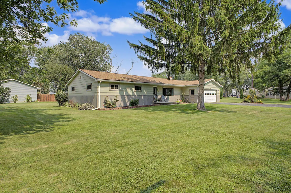 7676 Southmoor Drive Monroe, MI 48161