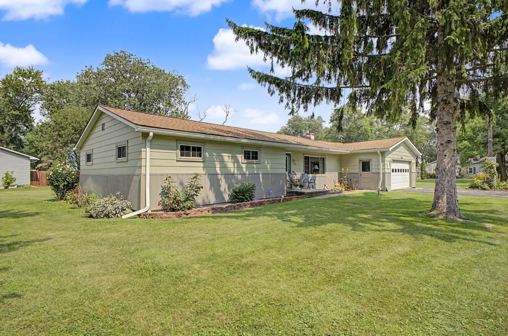 7676 Southmoor Drive Monroe, MI 48161