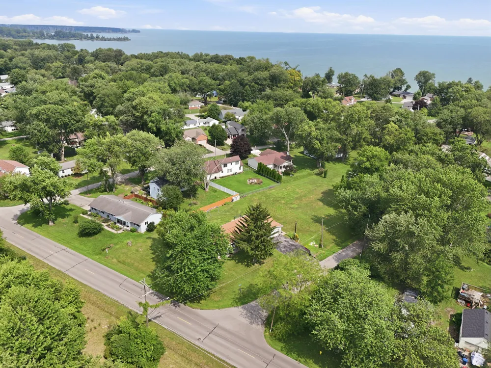 7676 Southmoor Drive Monroe, MI 48161
