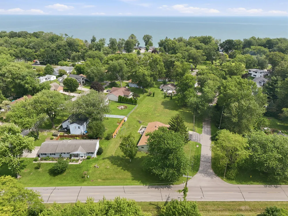 7676 Southmoor Drive Monroe, MI 48161