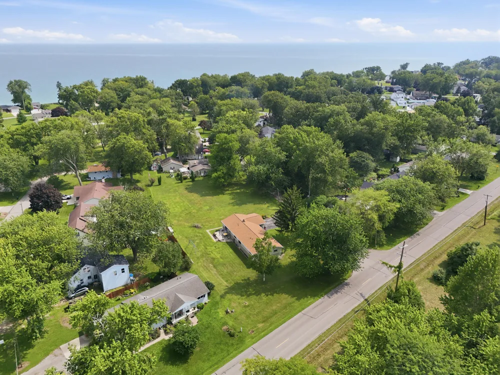 7676 Southmoor Drive Monroe, MI 48161
