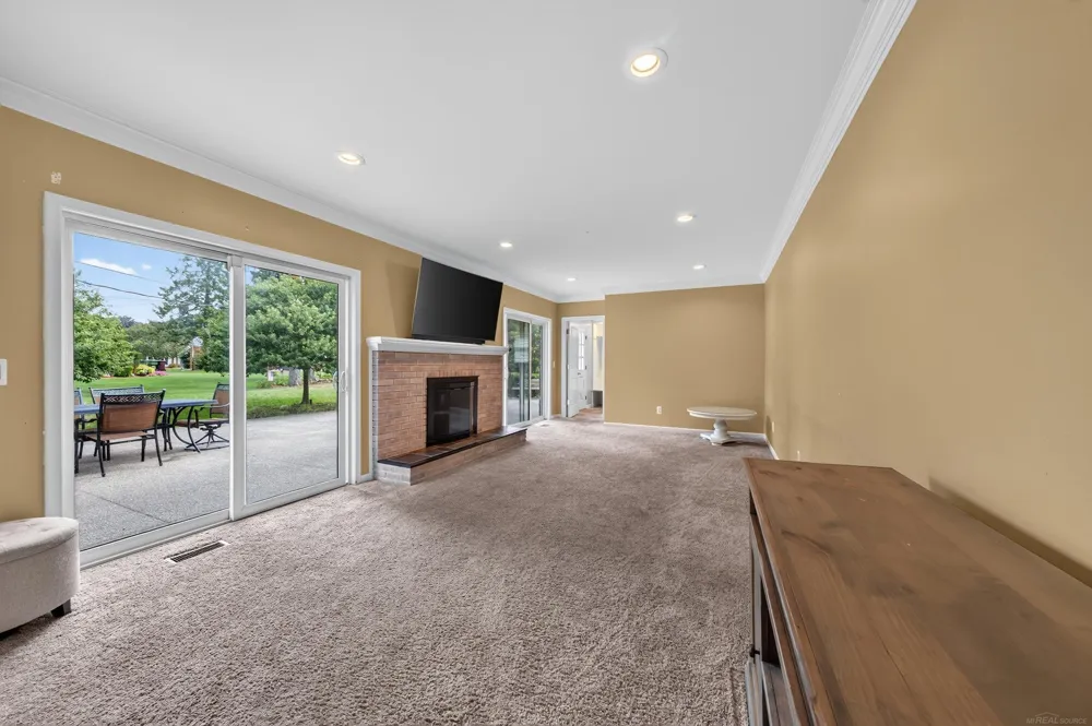 5417 Fieldcrest Drive Utica City, MI 48316