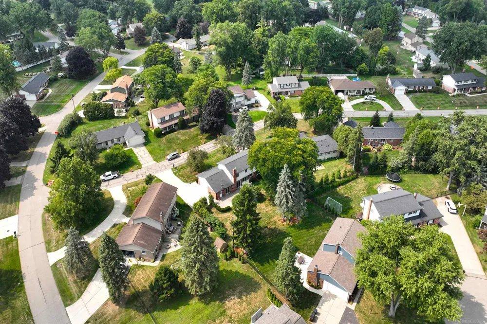 5417 Fieldcrest Drive Utica City, MI 48316