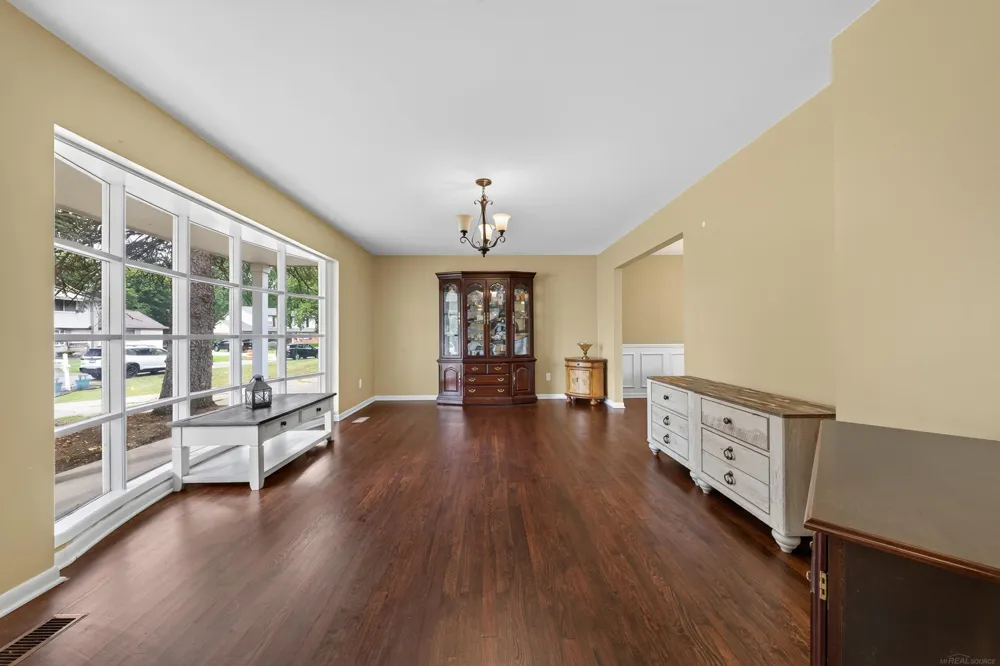 5417 Fieldcrest Drive Utica City, MI 48316